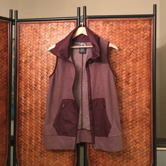 Under Armour Cold Gear Infrared Micro Fleece Vest - Picture 3 of 8